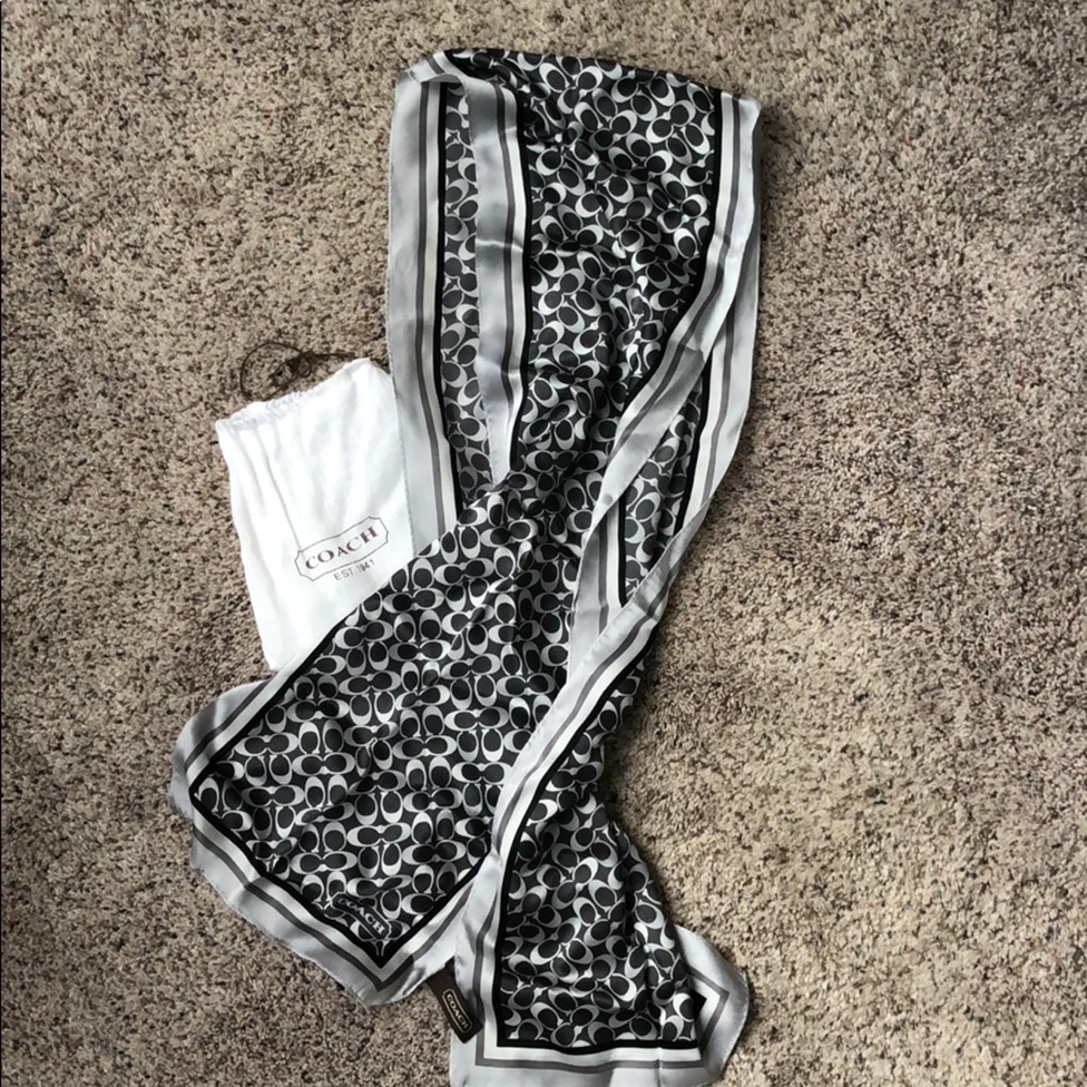 ❤️❤️Beautiful silk Coach scarf❤️❤️